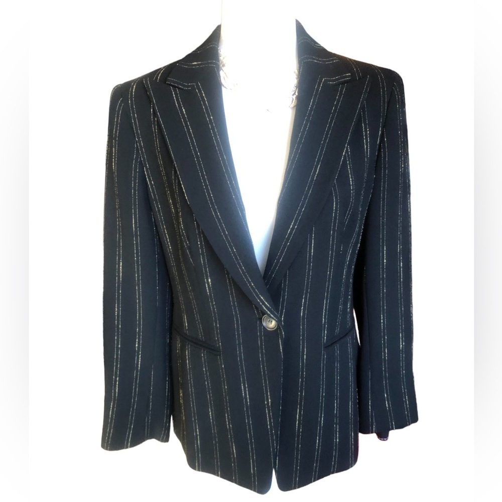 🇺🇸 🍁 BUNDLE ONLY - 5/$15 - Jones New York Pinstripe Blazer, size 6